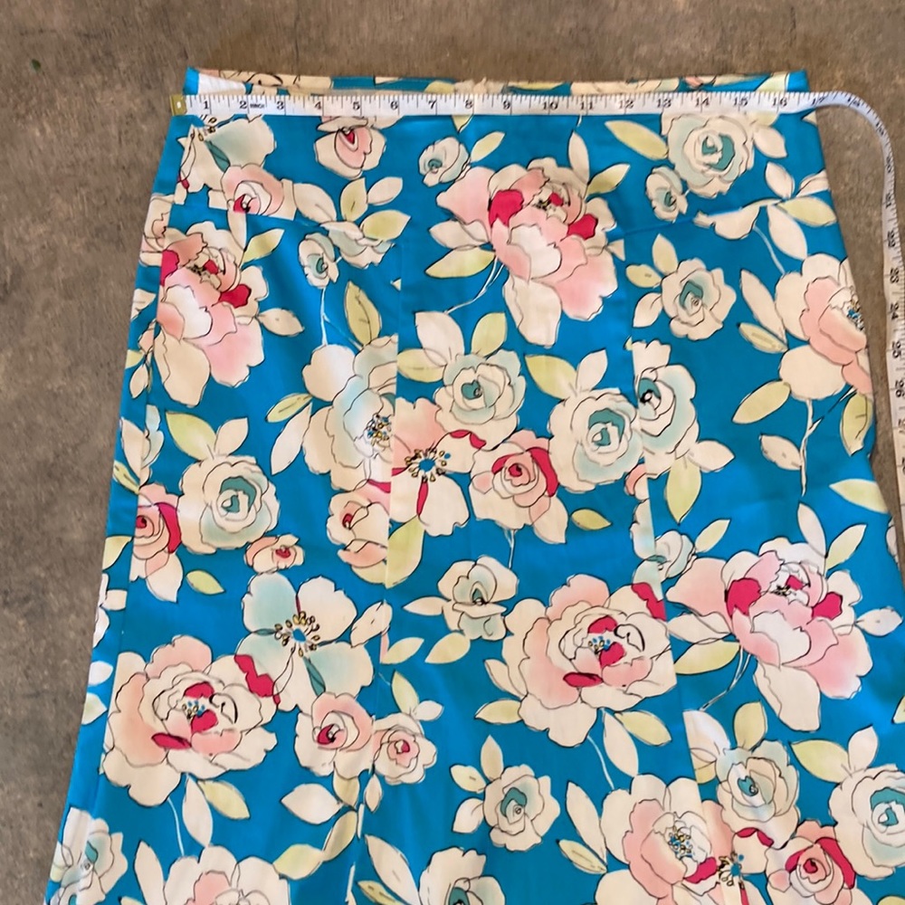 No appt necessary women’s floral turquoise skirt size large Great condition